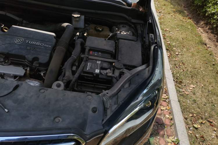Used Buick Envision 2018 20T Two-Wheel-Drive Elite Model Engine Bay Left