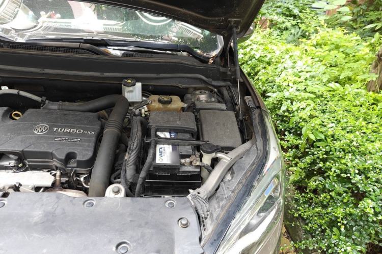 Used Buick Envision 2018 20T Two-Wheel-Drive Elite Model Engine Bay Left