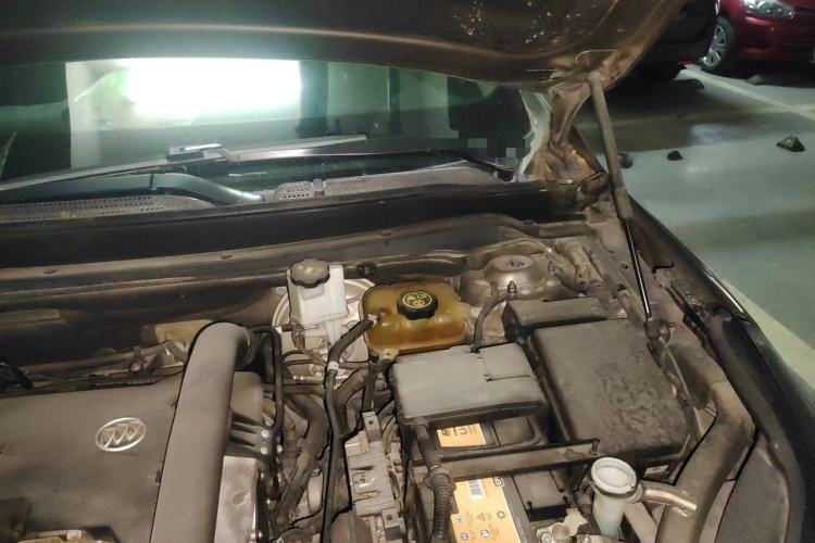 Used Buick Envision 2018 28T Four-Wheel Drive Luxury Model Engine Bay Left
