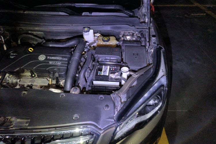 Used Buick Envision 2018 20T Two-Wheel-Drive Elite Model Engine Bay Left