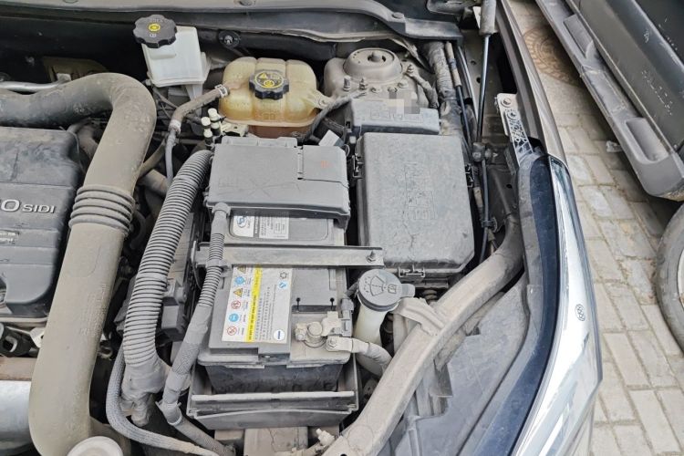 Used Buick Envision 2018 20T Two-Wheel-Drive Elite Model Engine Bay Left