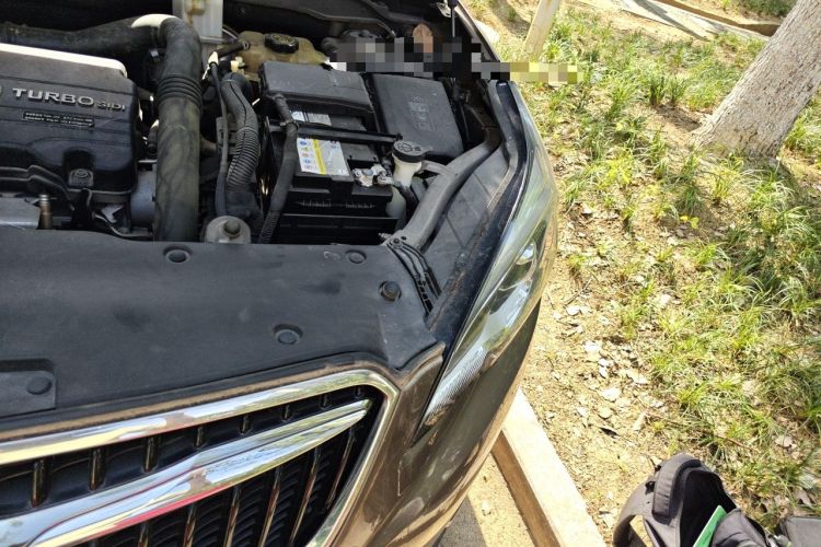 Used Buick Envision 2018 20T Two-Wheel Drive Luxury Model Engine Bay Left