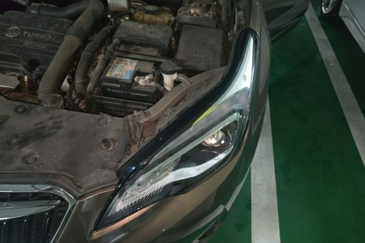 Used Buick Envision 2018 20T Two-Wheel-Drive Elite Model Engine Bay Left