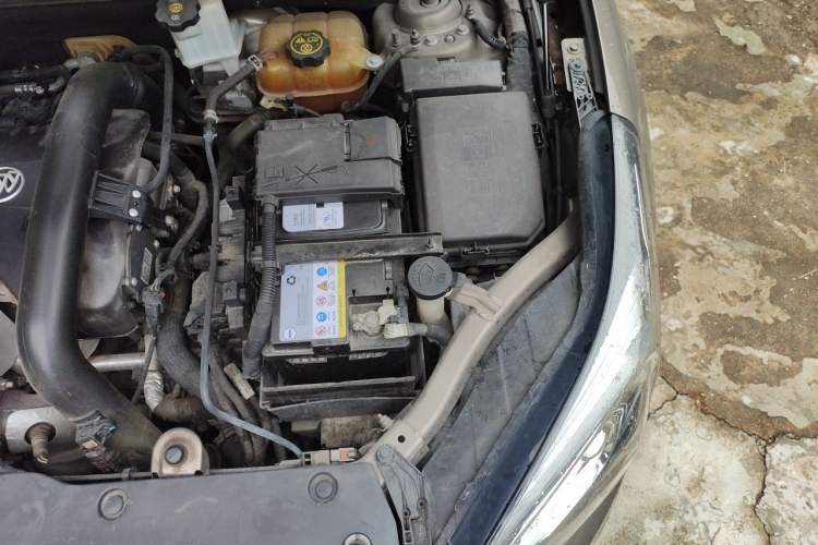 Used Buick Envision 2018 28T Four-Wheel Drive Luxury Model Engine Bay Left
