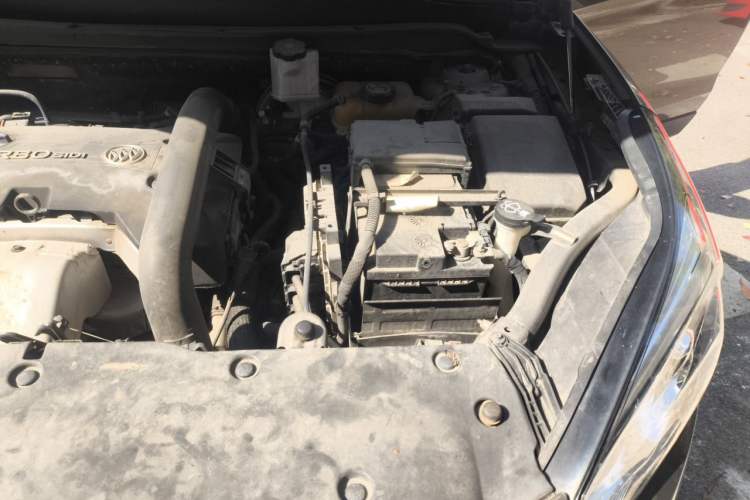 Used Buick Envision 2018 28T Four-Wheel Drive Luxury Model Engine Bay Left