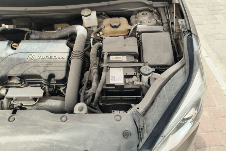 Used Buick Envision 2018 20T Two-Wheel Drive Luxury Model Engine Bay Left