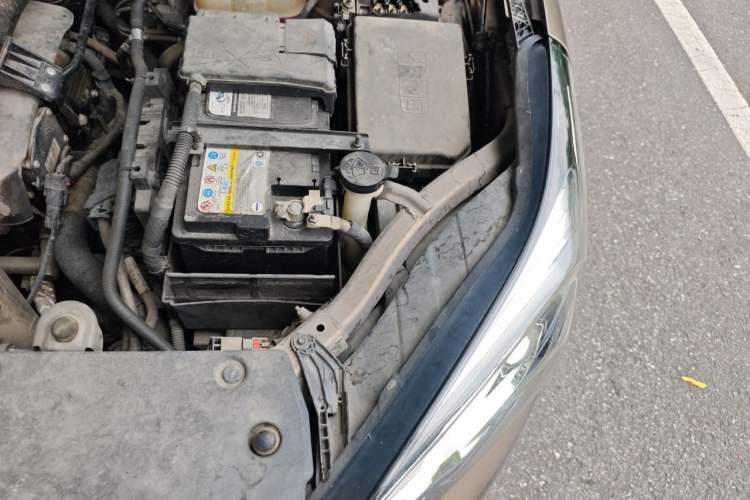 Used Buick Envision 2018 28T Four-Wheel Drive Elite Version Engine Bay Left