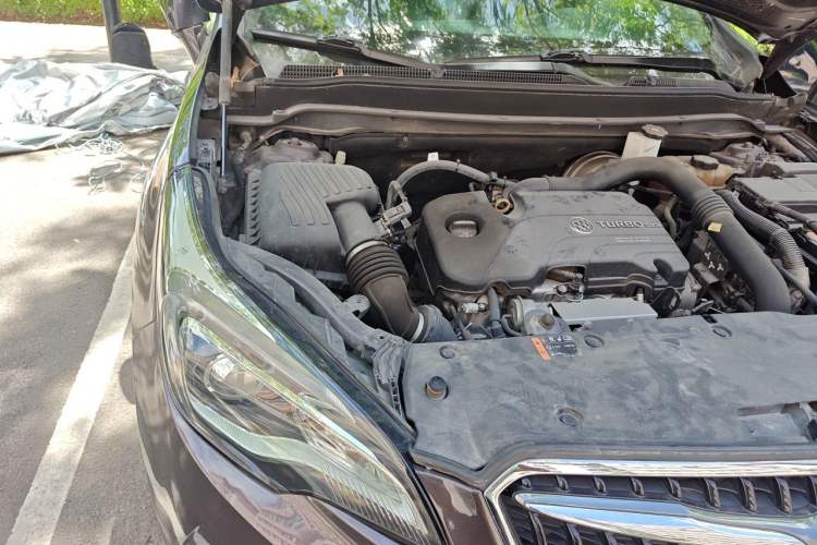 Used Buick Envision 2018 20T Two-Wheel-Drive Elite Model Engine Bay Right
