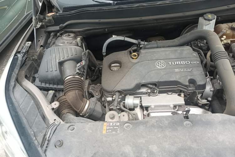 Used Buick Envision 2018 20T Two-Wheel Drive Luxury Model Engine Bay Right