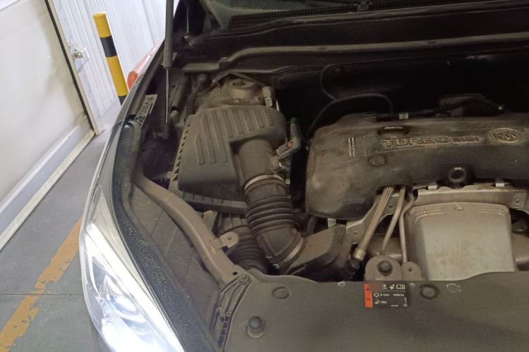 Used Buick Envision 2018 28T Four-Wheel Drive Luxury Model Engine Bay Right