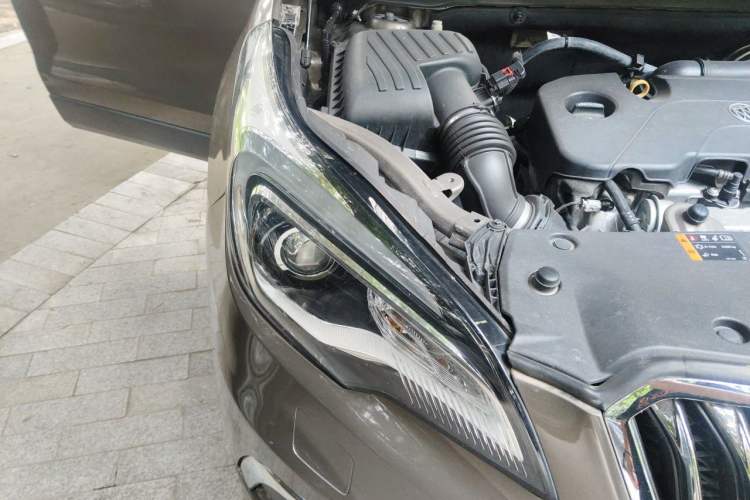 Used Buick Envision 2018 20T Two-Wheel Drive Luxury Model Engine Bay Right