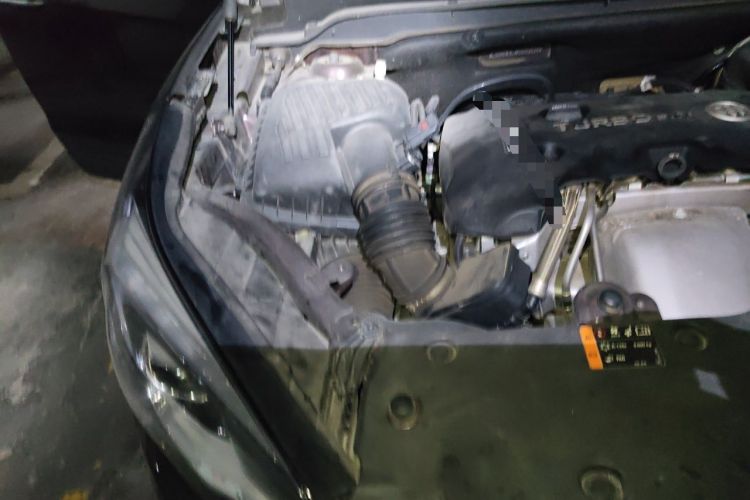 Used Buick Envision 2018 28T Four-Wheel Drive Luxury Model Engine Bay Right