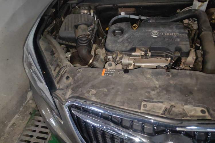 Used Buick Envision 2018 20T Two-Wheel-Drive Elite Model Engine Bay Right