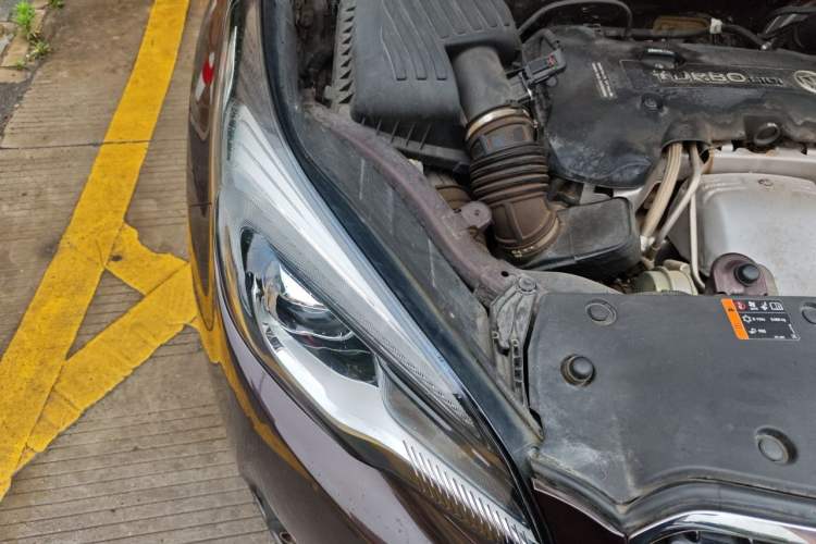 Used Buick Envision 2018 28T Four-Wheel Drive Elite Version Engine Bay Right