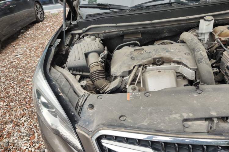 Used Buick Envision 2018 28T Four-Wheel Drive Elite Version Engine Bay Right