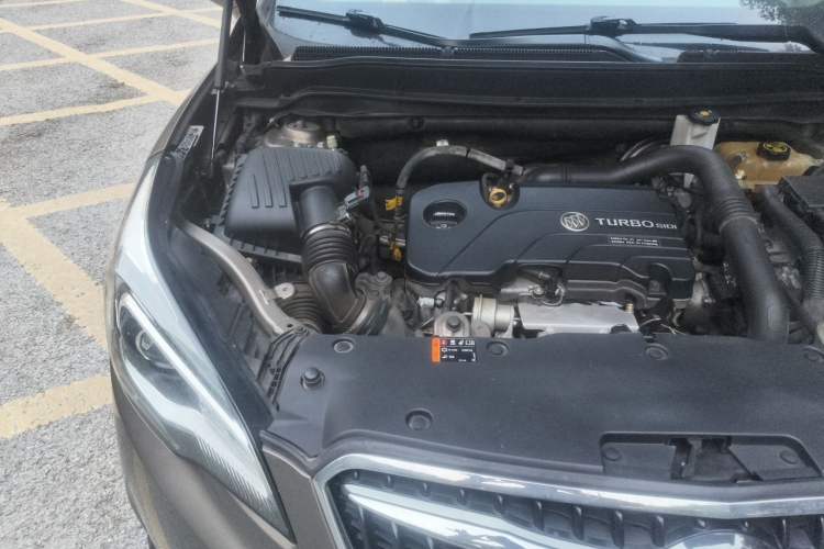 Used Buick Envision 2018 20T Two-Wheel-Drive Elite Model Engine Bay Right