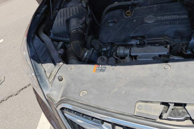 Used Buick Envision 2018 20T Two-Wheel Drive Luxury Model Engine Bay Right