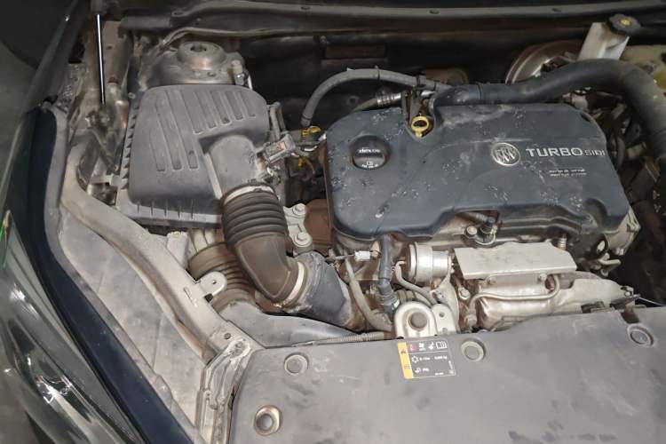 Used Buick Envision 2018 20T Two-Wheel Drive Luxury Model Engine Bay Right