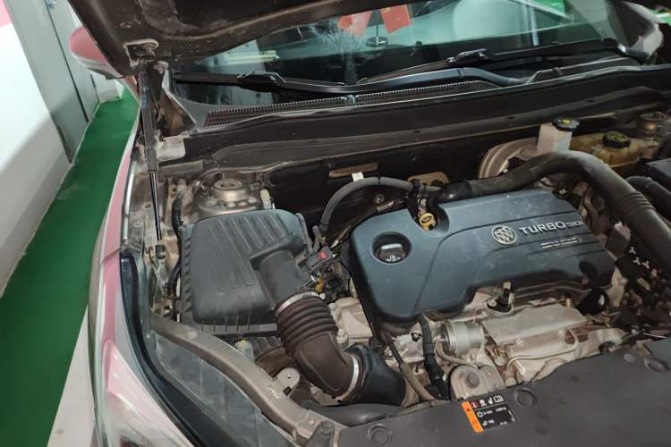 Used Buick Envision 2018 20T Two-Wheel Drive Luxury Model Engine Bay Right