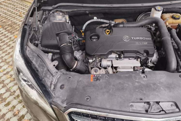 Used Buick Envision 2018 20T Two-Wheel Drive Luxury Model Engine Bay Right