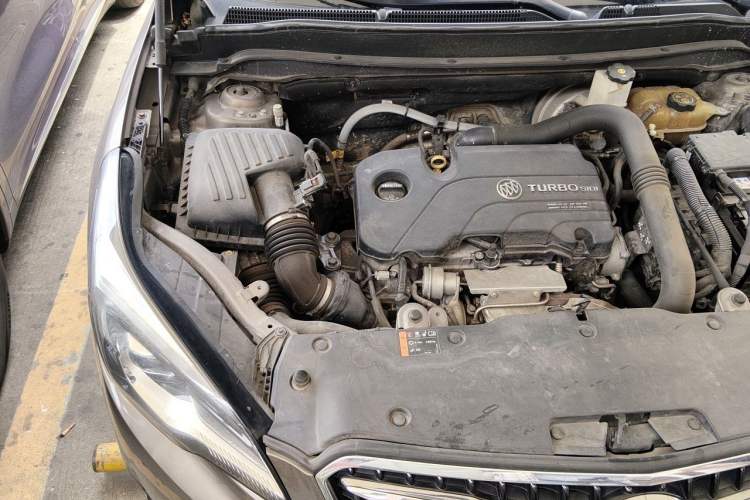 Used Buick Envision 2018 20T Two-Wheel Drive Luxury Model Engine Bay Right