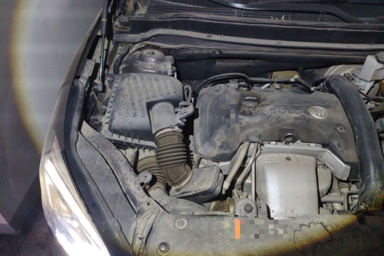Used Buick Envision 2018 28T Four-Wheel Drive Luxury Model Engine Bay Right