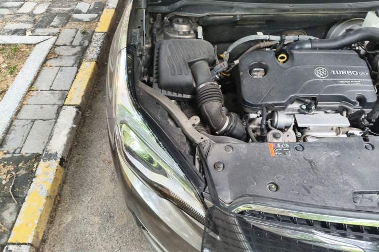 Used Buick Envision 2018 20T Two-Wheel-Drive Elite Model Engine Bay Right
