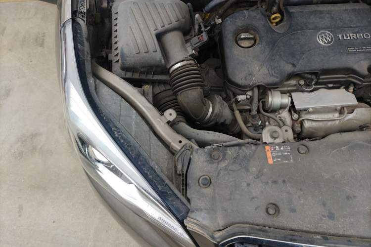 Used Buick Envision 2018 20T Two-Wheel Drive Luxury Model Engine Bay Right