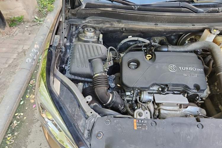 Used Buick Envision 2018 20T Two-Wheel Drive Luxury Model Engine Bay Right
