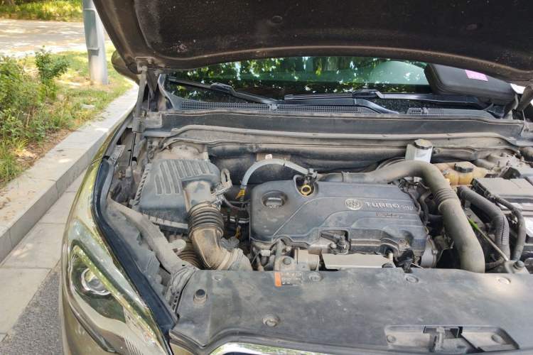 Used Buick Envision 2018 20T Two-Wheel-Drive Elite Model Engine Bay Right
