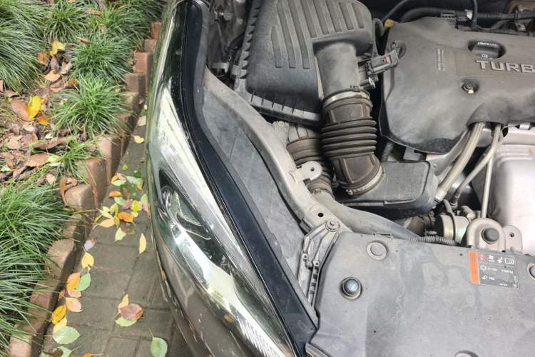 Used Buick Envision 2018 28T Four-Wheel Drive Elite Version Engine Bay Right