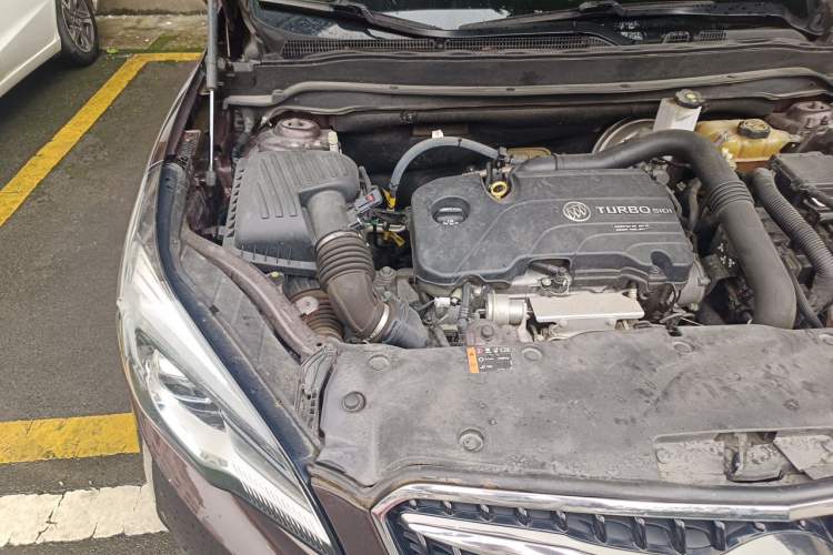 Used Buick Envision 2018 20T Two-Wheel Drive Luxury Model Engine Bay Right
