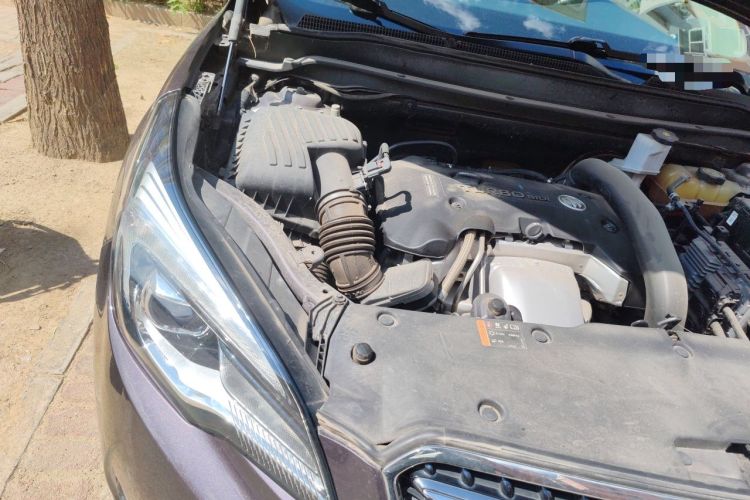 Used Buick Envision 2018 28T Four-Wheel Drive Elite Version Engine Bay Right