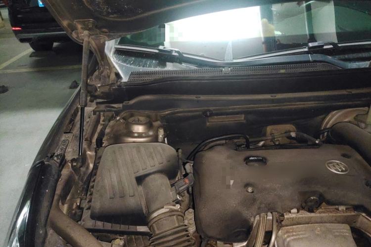 Used Buick Envision 2018 28T Four-Wheel Drive Luxury Model Engine Bay Right