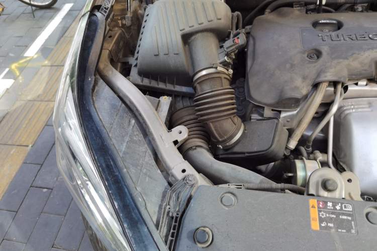 Used Buick Envision 2018 28T Four-Wheel Drive Elite Version Engine Bay Right