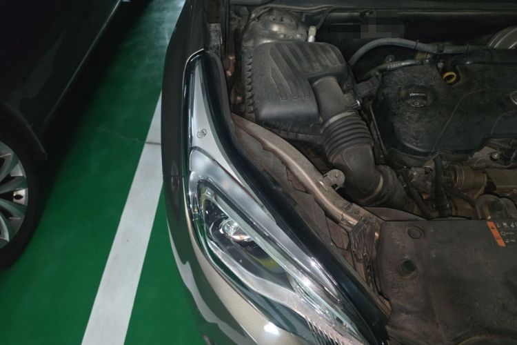 Used Buick Envision 2018 20T Two-Wheel-Drive Elite Model Engine Bay Right