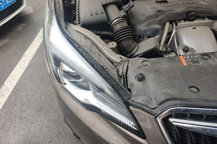 Used Buick Envision 2018 28T Four-Wheel Drive Luxury Model Engine Bay Right