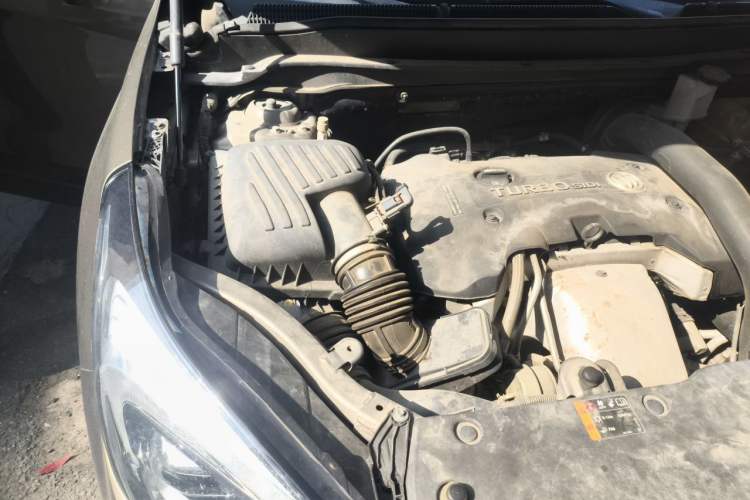 Used Buick Envision 2018 28T Four-Wheel Drive Luxury Model Engine Bay Right
