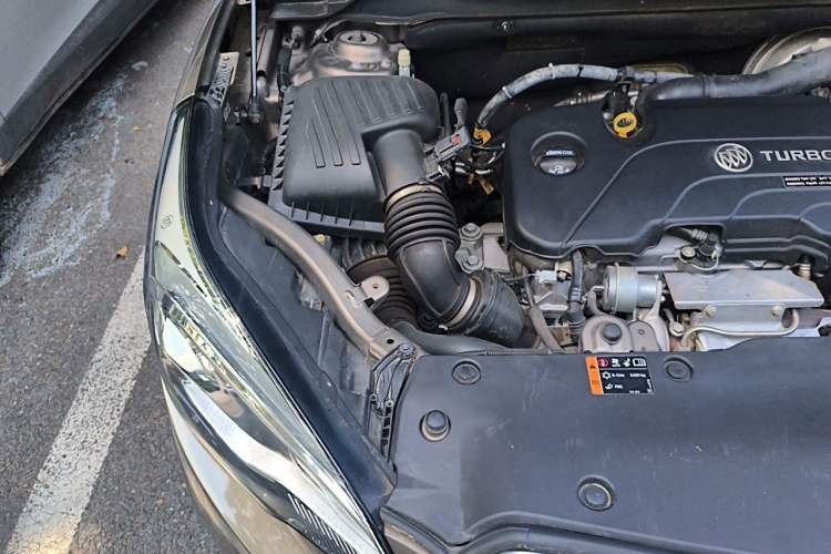 Used Buick Envision 2018 20T Two-Wheel-Drive Elite Model Engine Bay Right