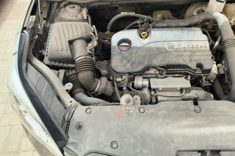 Used Buick Envision 2018 20T Two-Wheel Drive Luxury Model Engine Bay Right
