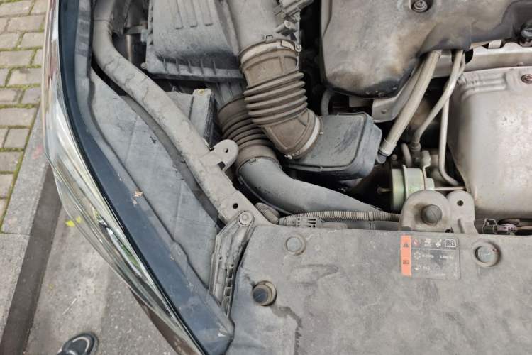 Used Buick Envision 2018 28T Four-Wheel Drive Elite Version Engine Bay Right