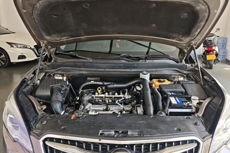 Used Buick Envision 2018 20T Two-Wheel Drive Luxury Model Engine Bay