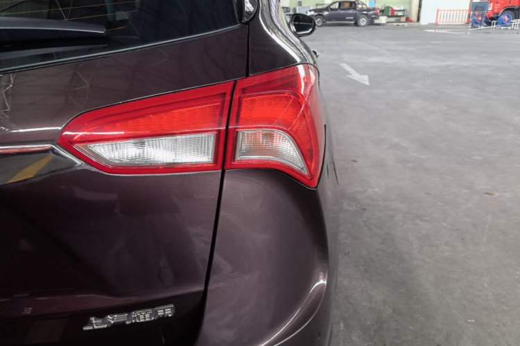 Used Buick Envision 2018 20T Two-Wheel-Drive Leading Model Exterior 3