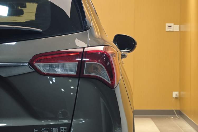Used Buick Envision 2018 20T Two-Wheel-Drive Leading Model Exterior 4