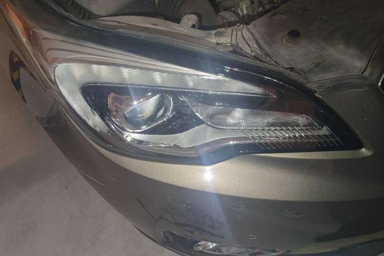 Used Buick Envision 2018 20T Two-Wheel Drive Luxury Model Exterior 6
