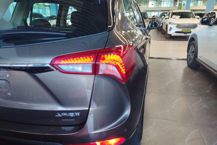 Used Buick Envision 2018 20T Two-Wheel-Drive Elite Model Exterior 6