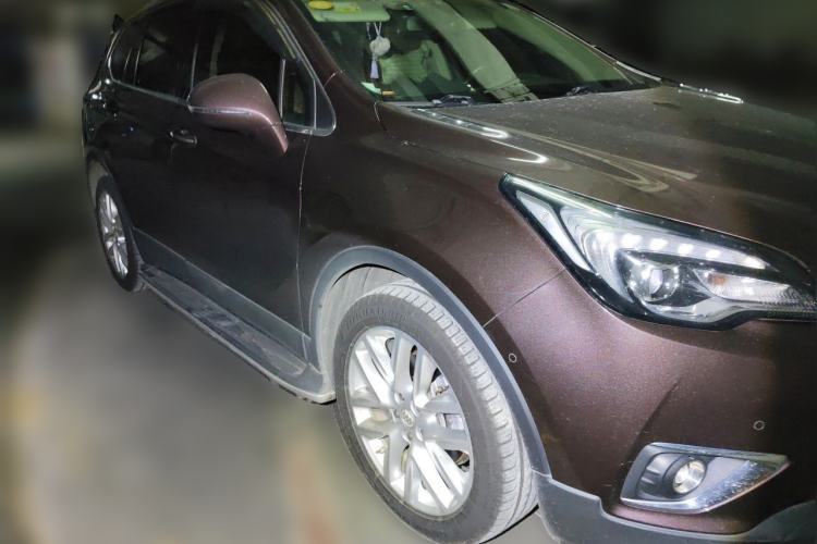 Used Buick Envision 2018 28T Four-Wheel Drive Luxury Model Front Right 45 Deg
