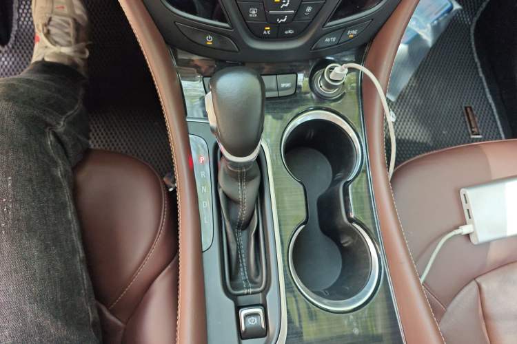 Used Buick Envision 2018 28T Four-Wheel Drive Elite Version Gear Lever
