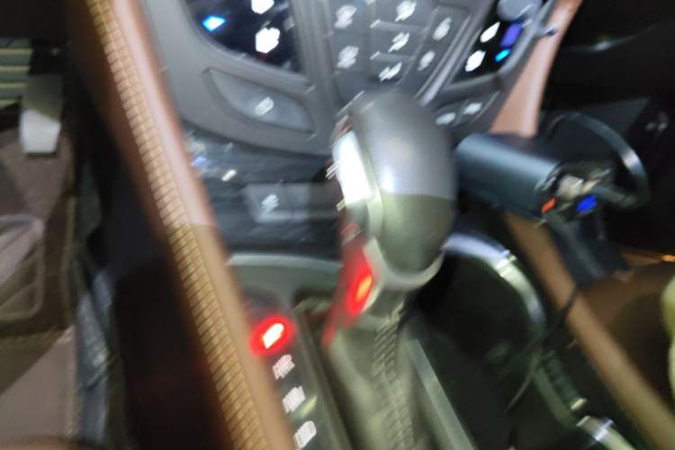 Used Buick Envision 2018 28T Four-Wheel Drive Luxury Model Gear Lever