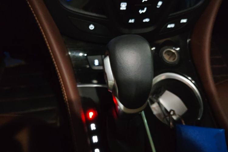 Used Buick Envision 2018 28T Four-Wheel Drive Elite Version Gear Lever